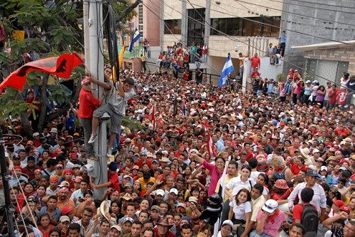 Celebration in Tegucigalpa for the arrival of president Mel Zelaya